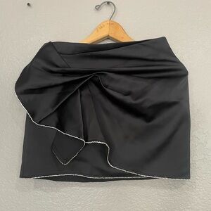 Mini skirt Zara color black size Medium